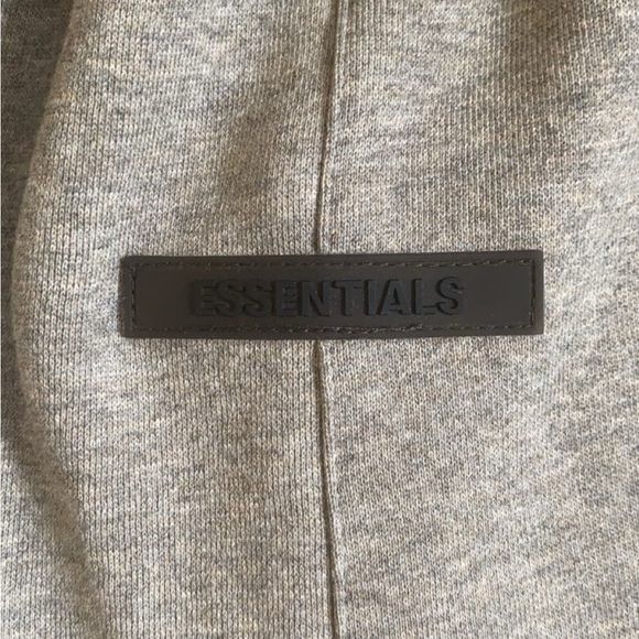 Essentials FOG Shorts - Picture 2 of 5
